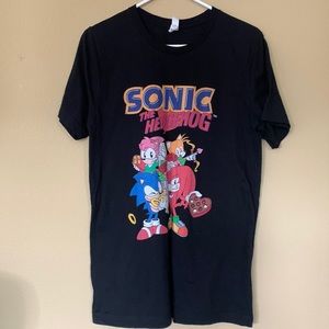 Sonic the Hedgehog Valentine’s Day tshirt size M SEGA tails knuckles Amy unisex